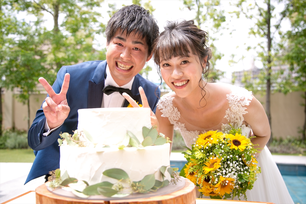 式 結婚 笑っ こらえ て て